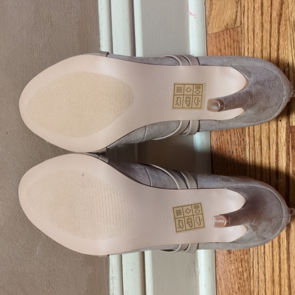Nwot JGoods Tan Suede Heels Size 7.5 NO BOX - Picture 3 of 3